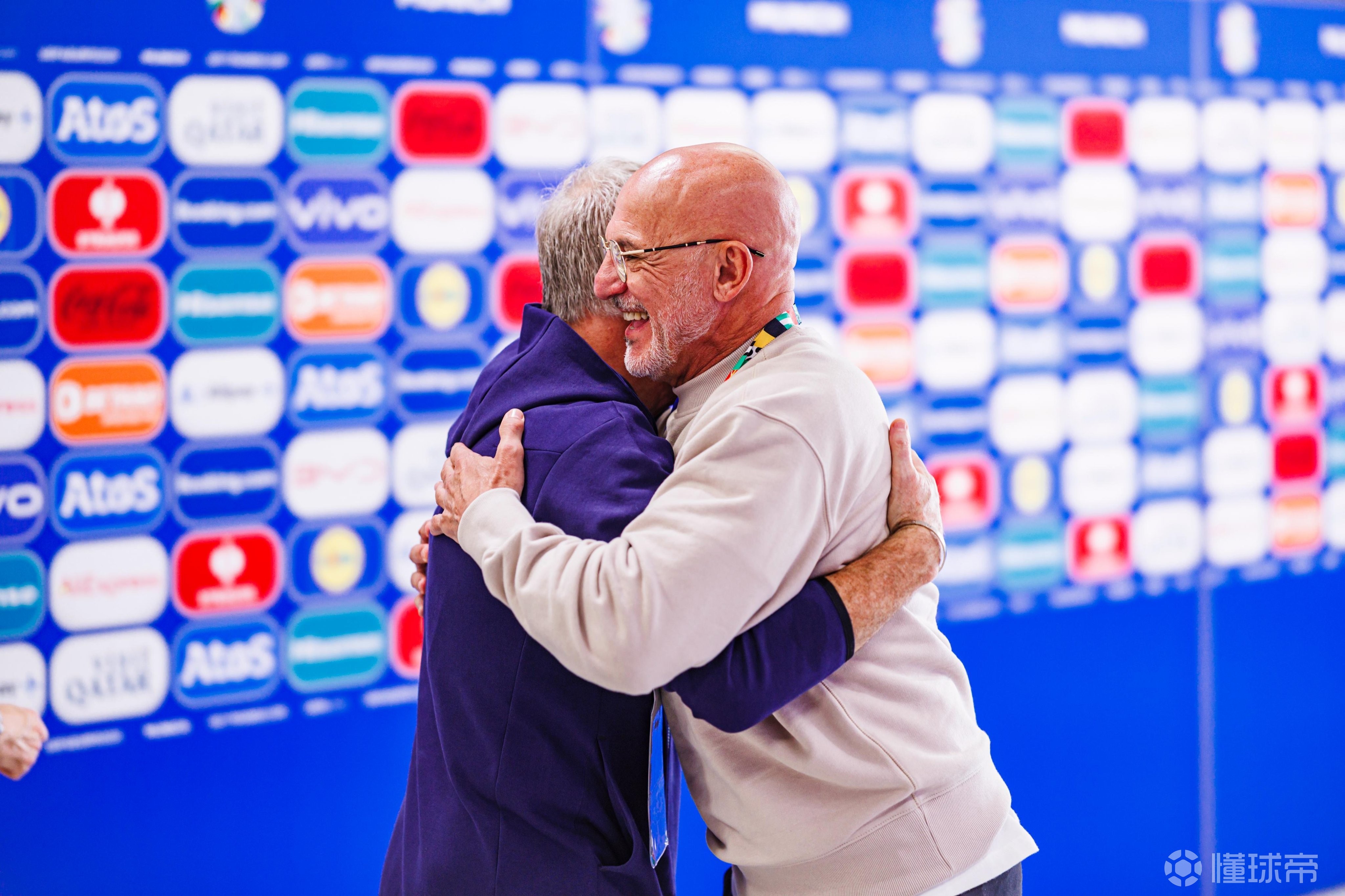 孙兴慜今日表现抢眼，AC米兰整场无解，教练赛后亲自拥抱的简单介绍